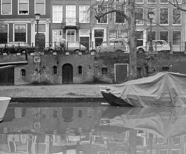 883497 Gezicht op de werfkelder bij het pand Oudegracht 337 te Utrecht.